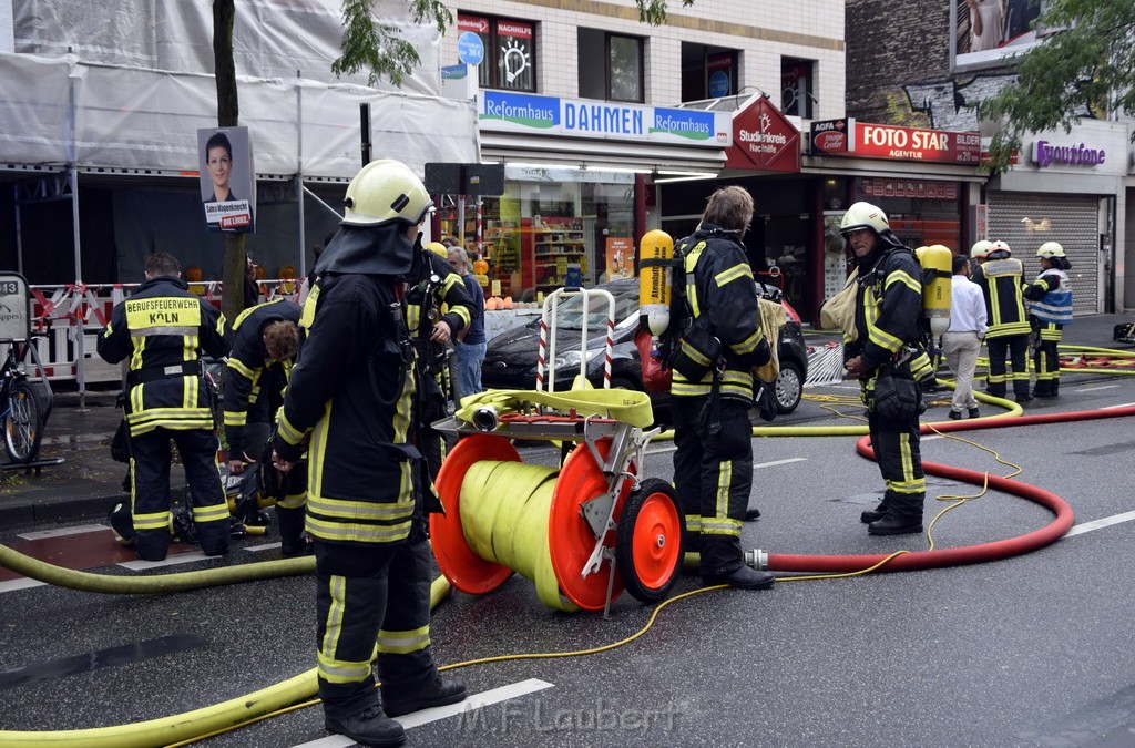 Feuer 2 Koeln Nippes Neusserstr P149.JPG - Miklos Laubert